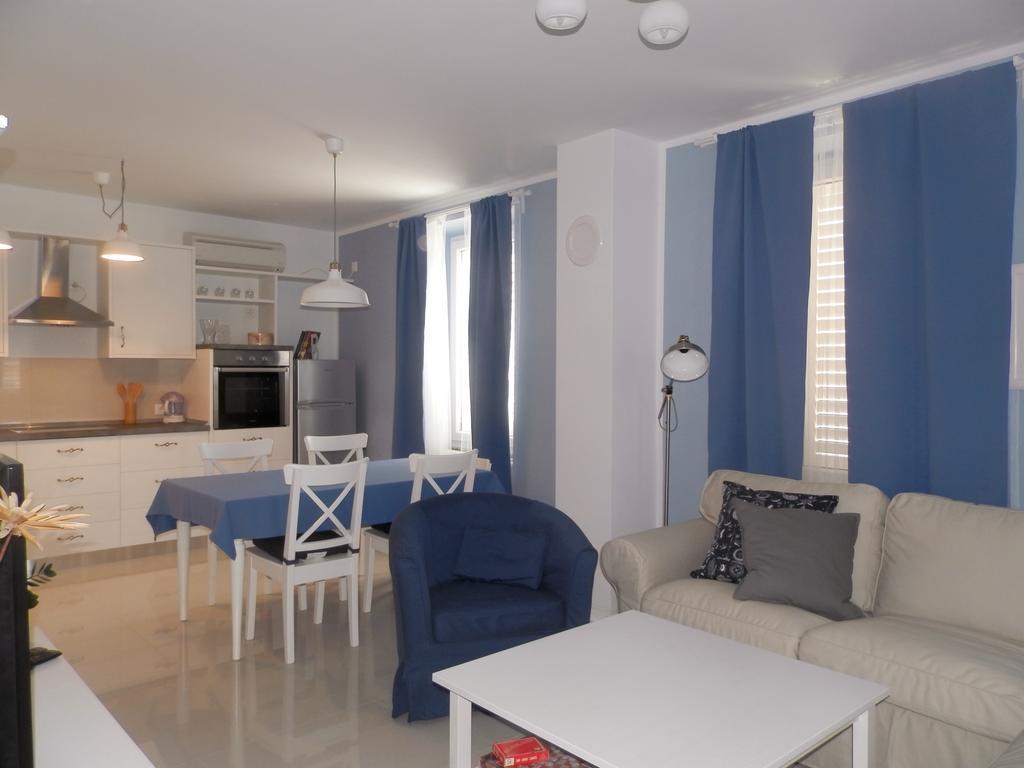 Apartment Kiki Candy Малинска Стая снимка
